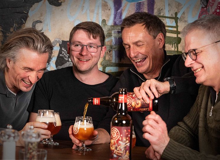 Thomas vom Liebesbier Restaurant und Markus, Jeff und Marc von Maisel & Friends haben große Freue beim Verköstigen der Signature Biere.
